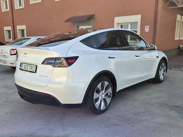 TESLA Model Y 2023 — imagine 7