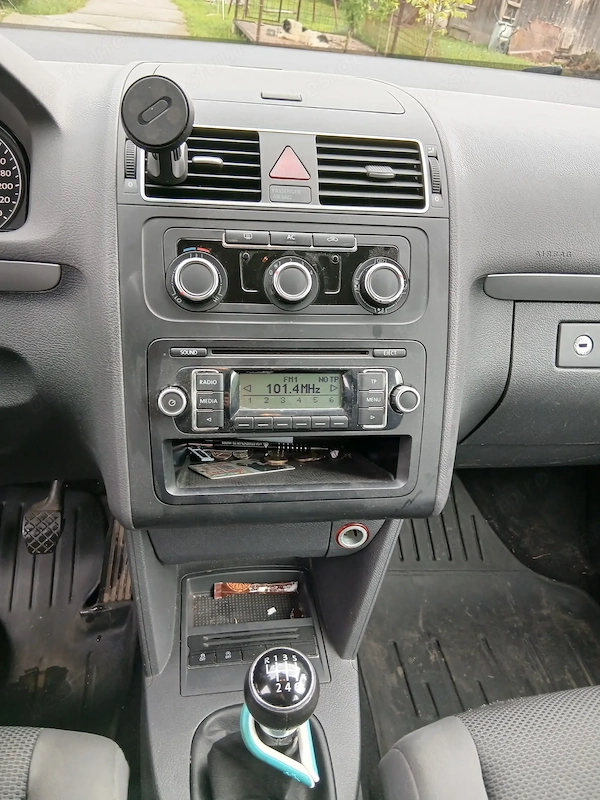 VOLKSWAGEN Touran 2011 — imagine 2