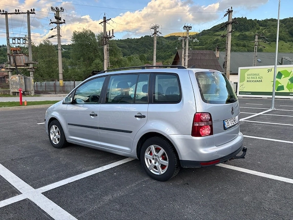 VOLKSWAGEN Touran 2009 — imagine 3
