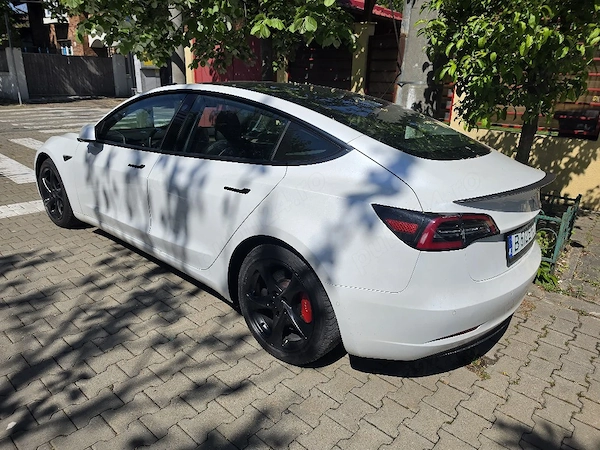 TESLA Model 3 2022 — imagine 2
