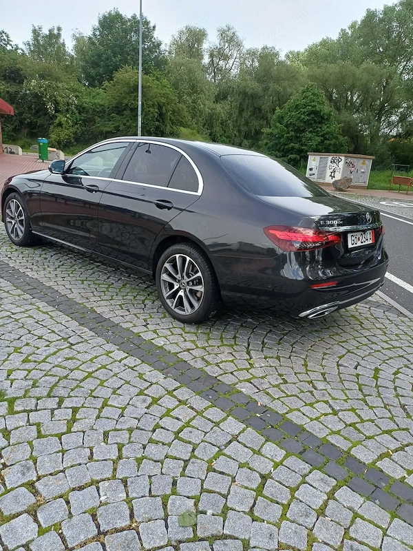 Mercedes E 300de limuzina