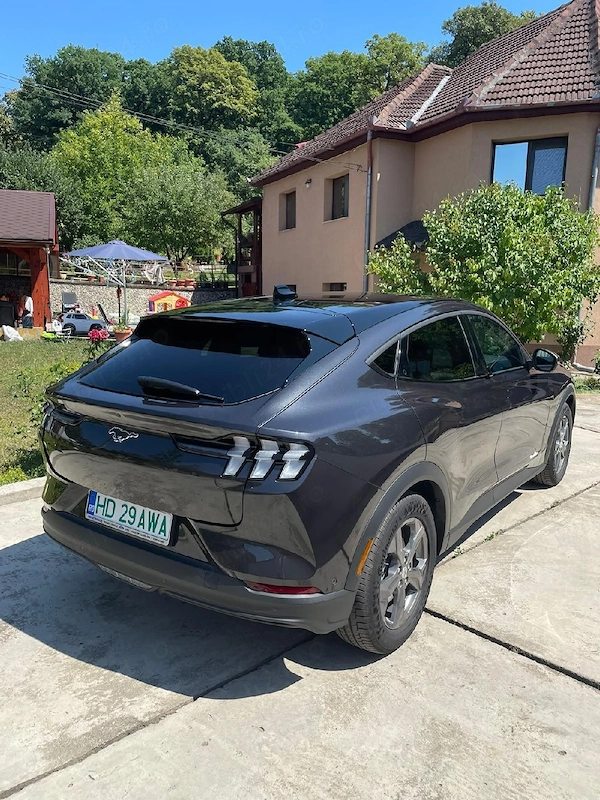 FORD Mustang Mach-E 2022 — imagine 4