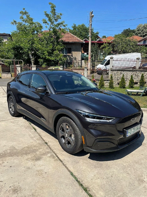 FORD Mustang Mach-E 2022 — imagine 5