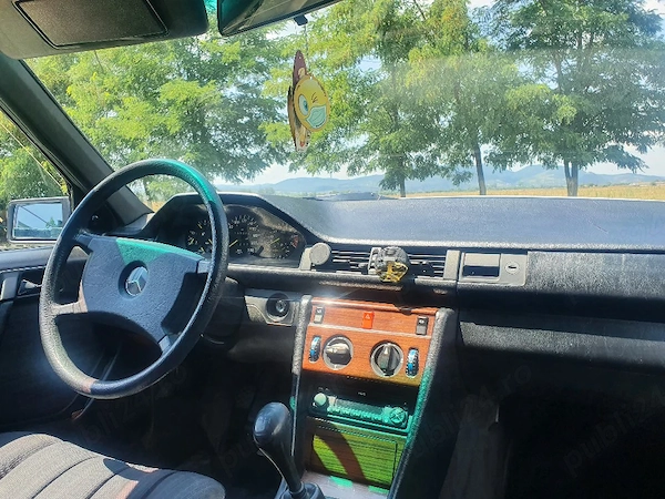 MERCEDES-BENZ E-Class 1986 — imagine 3