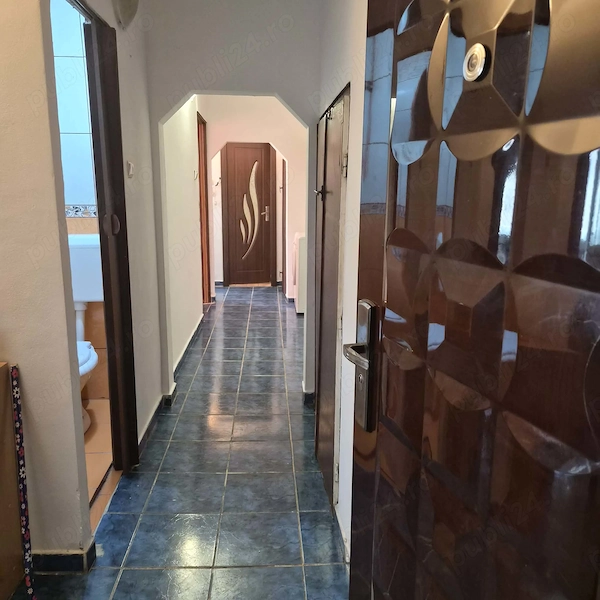 Apartament 3 camere de vânzare Motru | Spațios, decomandat, pregătit pentru mutare — fotografia 1
