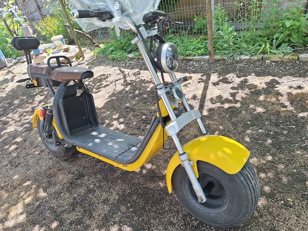 Vând scuter electric.