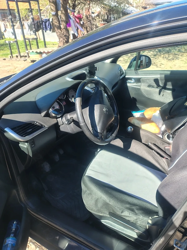 PEUGEOT 207