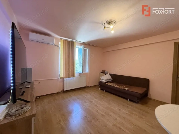 Apartament cu 2 camere, de vanzare in zona Complex Studentesc — fotografia 1