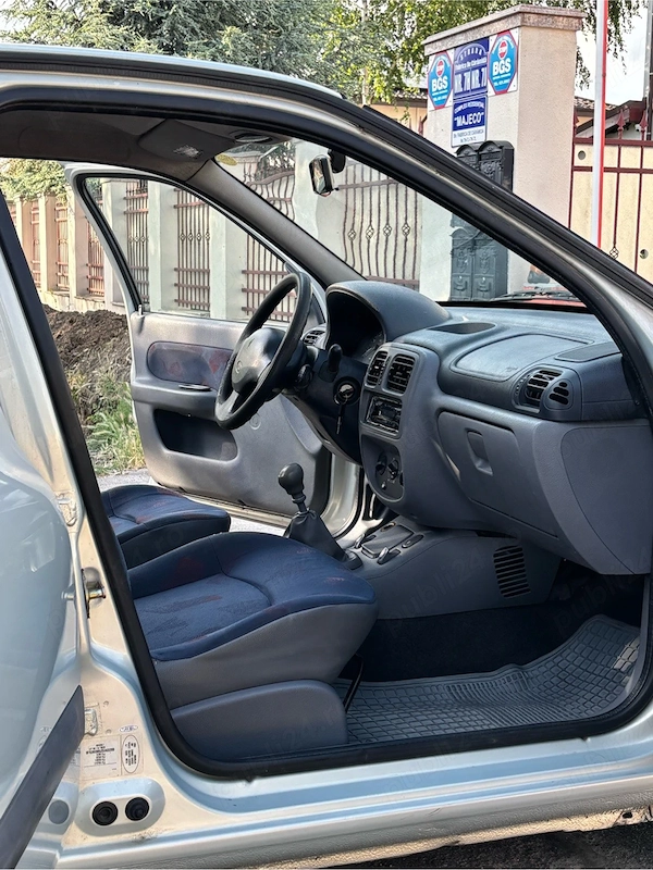 RENAULT Clio 2001 — imagine 9
