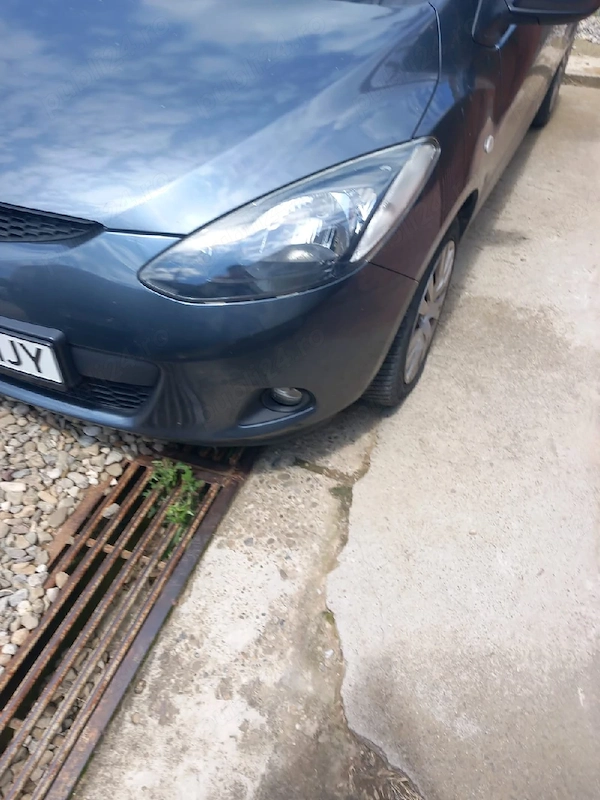 MAZDA 2 2010 — imagine 3