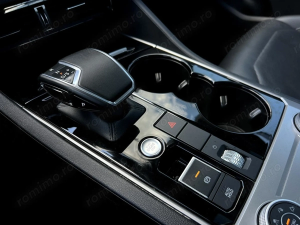 VOLKSWAGEN Touareg 2020 — imagine 14