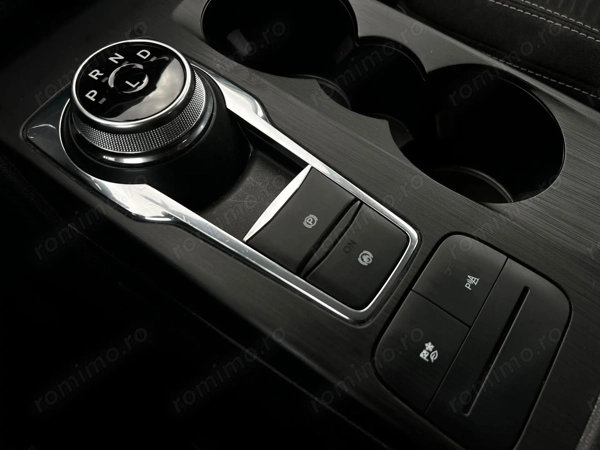 FORD Kuga 2023 — imagine 13