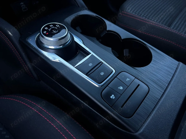 FORD Kuga 2022 — imagine 13