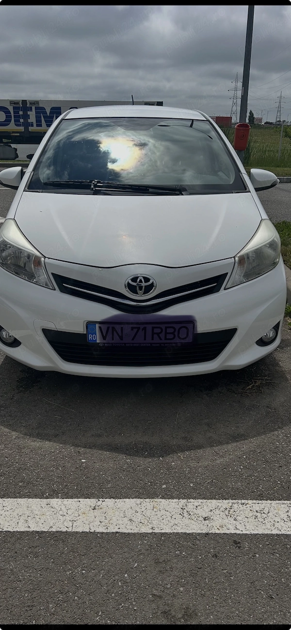 TOYOTA Yaris