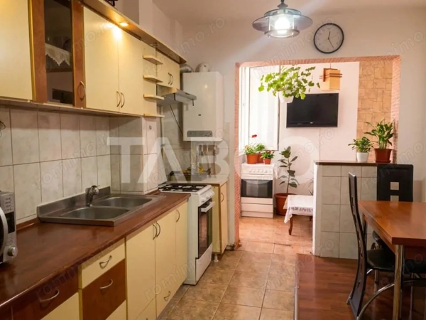 Apartament decomandat 3 camere 2 bai etaj 3 balcon zona buna Cisnadie — fotografia 1