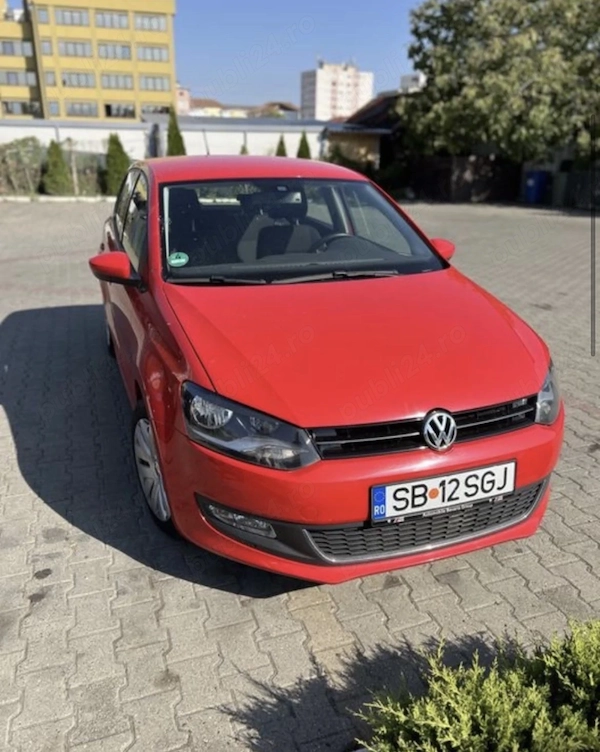 VOLKSWAGEN Polo 2015