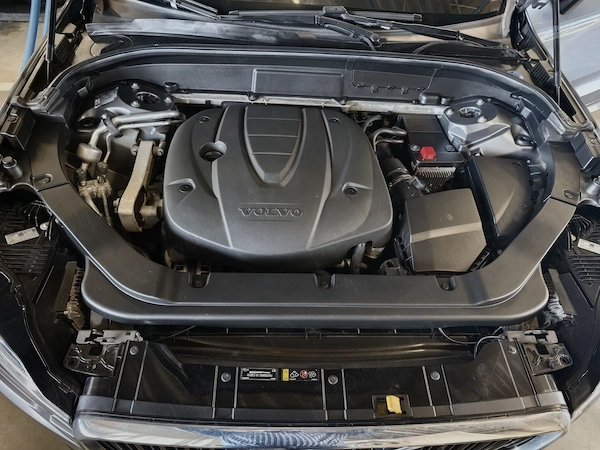 VOLVO XC60 2018 — imagine 9
