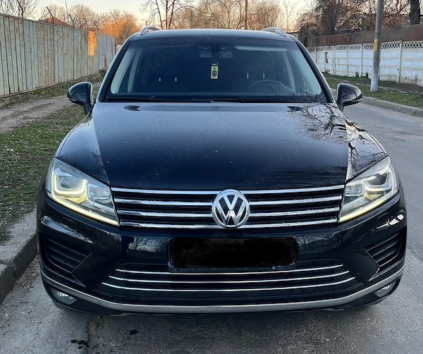 VOLKSWAGEN Touareg 2015