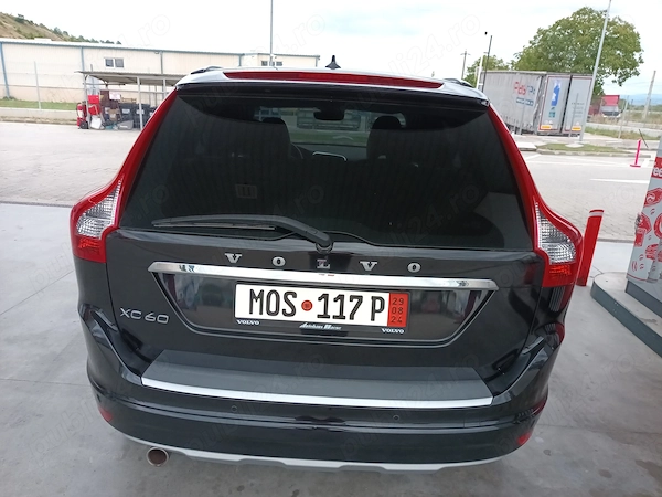 VOLVO XC60 2017 — imagine 8