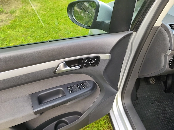 VOLKSWAGEN Touran 2013 — imagine 5