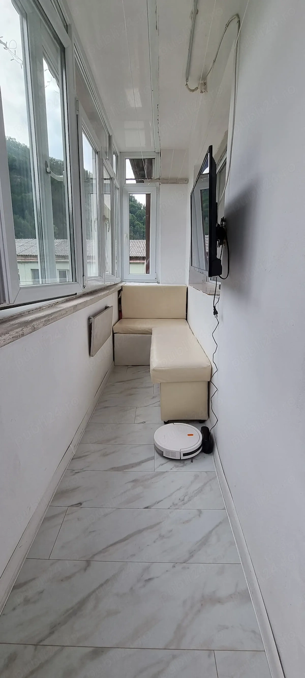 Apartament 2 camere decomandat, centrul orașului Brezoi, vedere la Vârful Țurțudan — fotografia 3