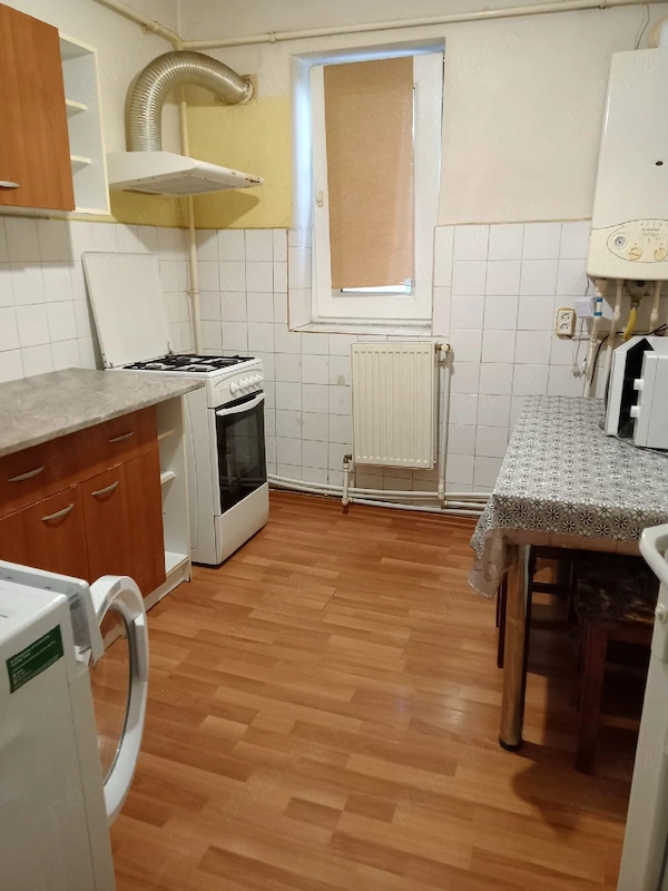 Se închiriază garsoniera in zona piata Progresu — fotografia 3