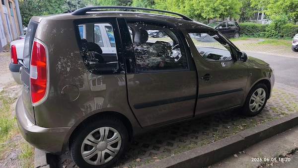 SKODA Roomster 2012 — imagine 4