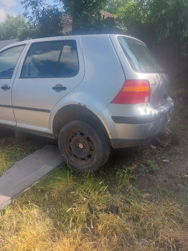 VOLKSWAGEN Golf 2002