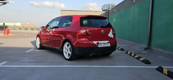 VOLKSWAGEN Golf 2005