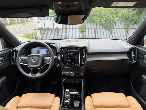 VOLVO XC40 2021 — imagine 4
