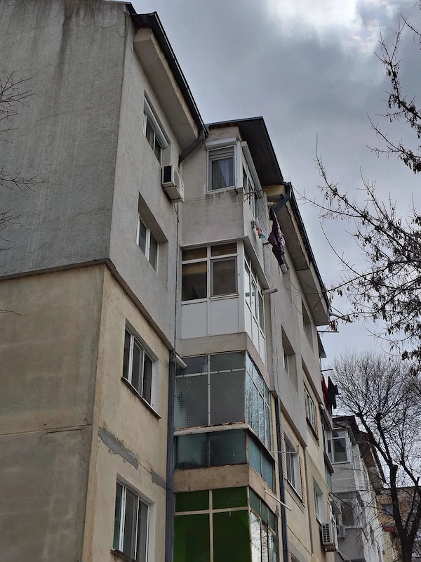 Vinzare Apart. 2 camere cf. 1 dec., et. 3 din 4, cu balcon, pe Bulevardul Dorobantilor, liber — fotografia 1