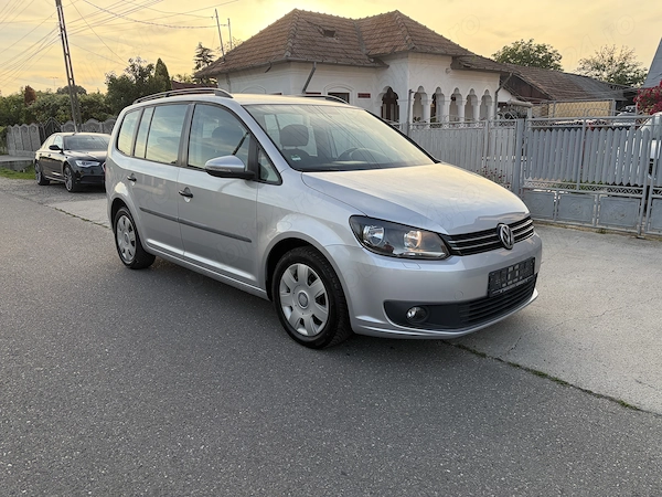 VOLKSWAGEN Touran 2013