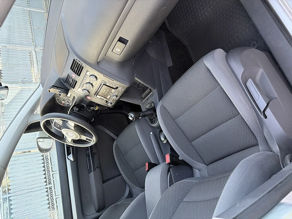 VOLKSWAGEN Touran 2013 — imagine 7