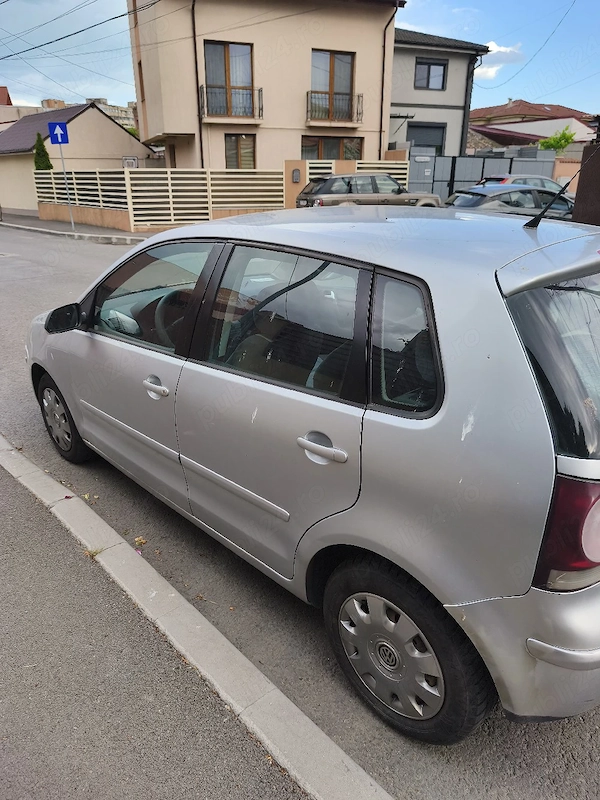 VOLKSWAGEN Polo