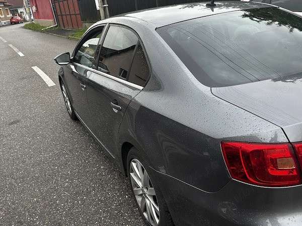 VOLKSWAGEN Jetta 2011 — imagine 4
