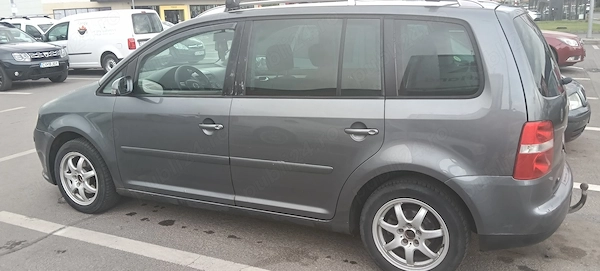 VOLKSWAGEN Touran 2005