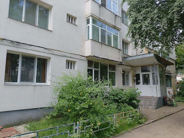 Inchiriez apartament 2 camere in Pascani deal,zona ultracentrala,str Stefan cel Mare (zona BCR) — fotografia 1