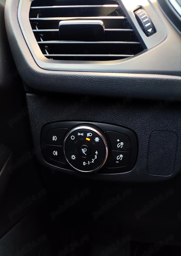 FORD Focus 2022 — imagine 8