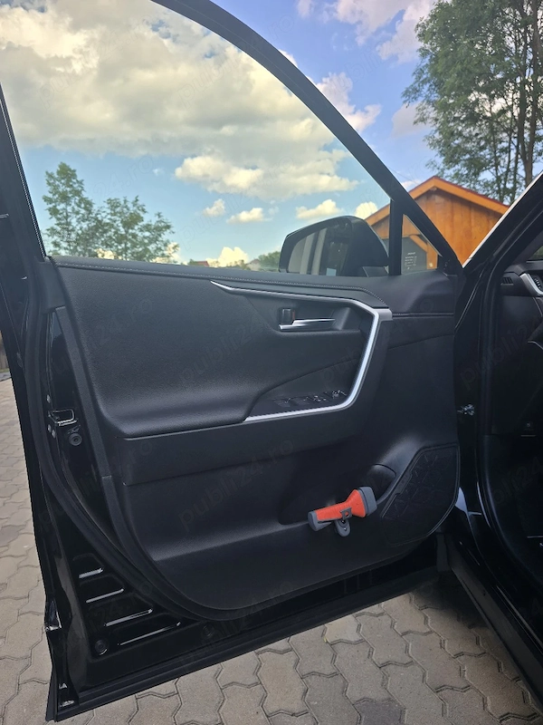 TOYOTA RAV4 2025 — imagine 4