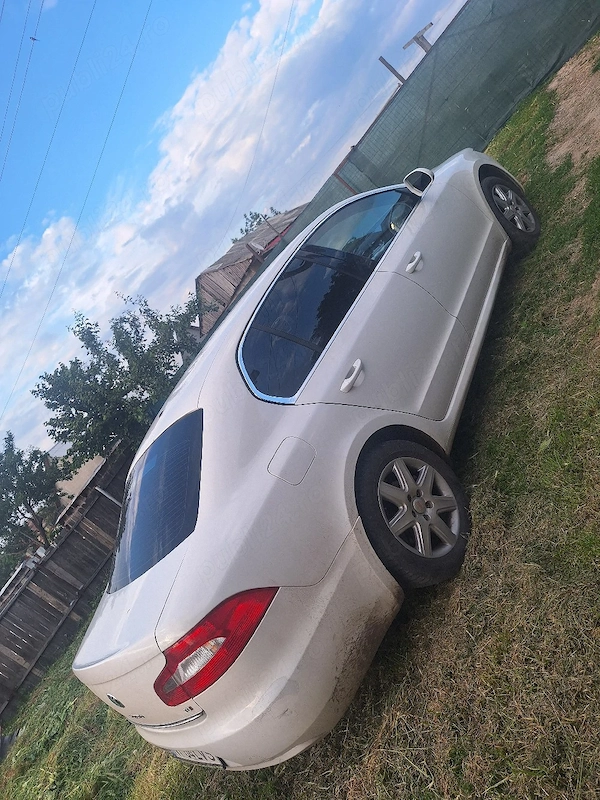 SKODA Superb 2011 — imagine 5