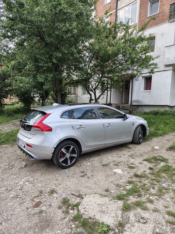VOLVO V40 2019 — imagine 10