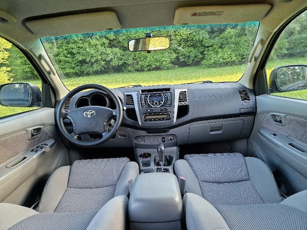 TOYOTA Hilux 2011 — imagine 2