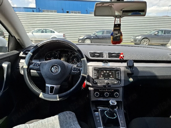 VOLKSWAGEN Passat 2012