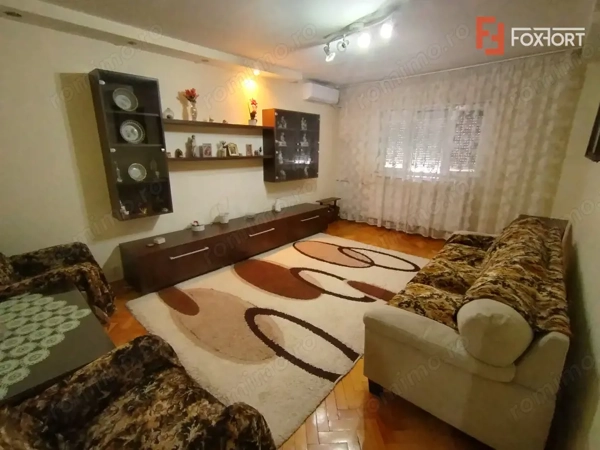 Apartament cu 3 camere de vanzare in zona Soarelui — fotografia 1