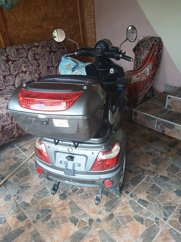 vând triciclu electric moped ân stare foarte bună de funcționare vați 1200 baterii noi Bistrița Năsă