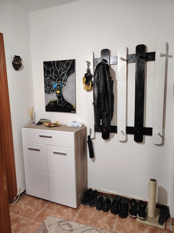 Vând apartament 4 camere parter — fotografia 1