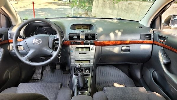 TOYOTA Avensis
