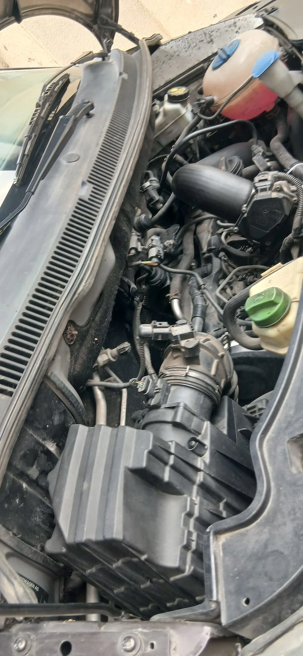 VOLKSWAGEN Transporter 2012 — imagine 4