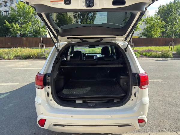 MITSUBISHI Outlander 2020 — imagine 5