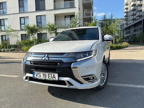 MITSUBISHI Outlander 2020